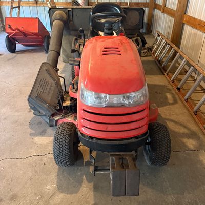 Simplicity Broadmoor Lawn Tractor with Bagger System