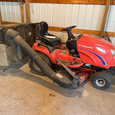 Simplicity Broadmoor Lawn Tractor with Bagger System