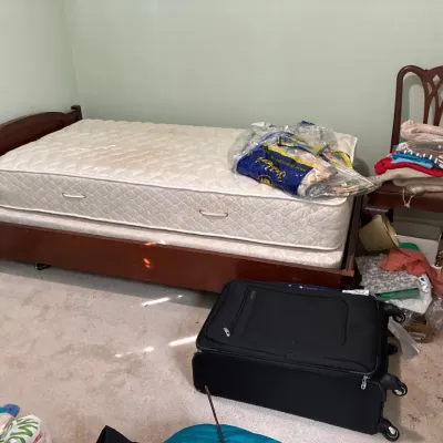 Queen bedframe