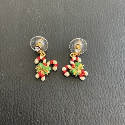 Sale Photo Thumbnail #162: Vintage Christmas fashion earrings 
Please see attached pictures