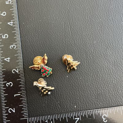 Sale Photo Thumbnail #102: Vintage Christmas fashion pins
Please see attached pictures