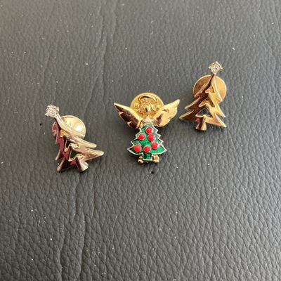 Sale Photo Thumbnail #100: Vintage Christmas fashion pins
Please see attached pictures