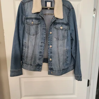LC Lauren Conrad denim jacket with a white faux-shearling collar, featuring button-front closure and chest pockets.