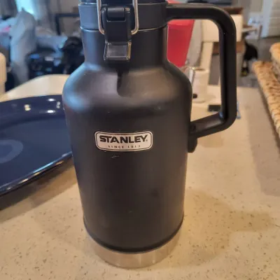 Stanley Classic Easy-Pour Growler in matte black finish, featuring a heavy-duty handle and a leakproof latch lid.