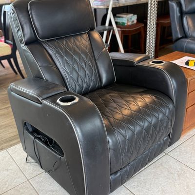 Sale Photo Thumbnail #5: Fabulous leather recliner/massage chair