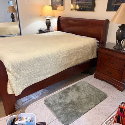 Sale Photo Thumbnail #13: Queen cherry sleigh bed