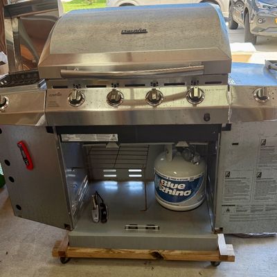 Sale Photo Thumbnail #33: Gas grill — 2 full propane tanks included
