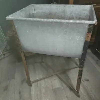 Galvanized Rolling Wash Tub 