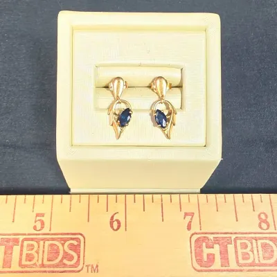14K Yellow Gold Leaf Dangle Earrings With Pear-shaped Sapphires. Weigh 1.21g