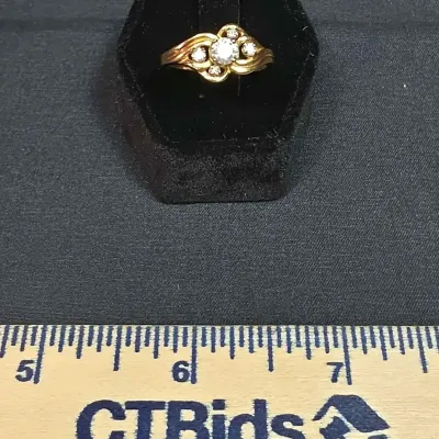 14k Yellow Gold Cluster Vtg Ring with Round Cut Clear Gemstones Size 6.5 Weighs 3.41g