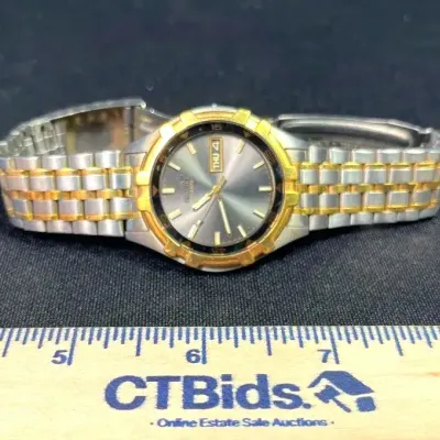Vintage 1994 Seiko 7N43-7098 Gold Tone Watch