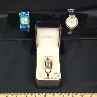 Venezia Quartz Wristwatch, Vernier Rainbow Hammered Bangle Watch, GG Bracelet Watch