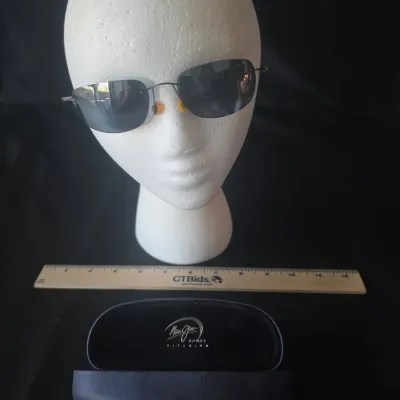 Maui Jim Lahaina Polarized Sunglasses MJ-502-02 with Case