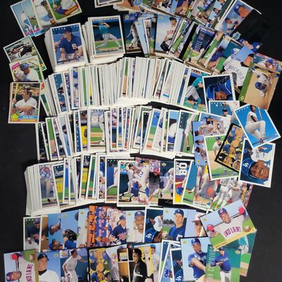 Sale Photo Thumbnail #563: I04145 | Mixed MLB Baseball Trading Card Collection