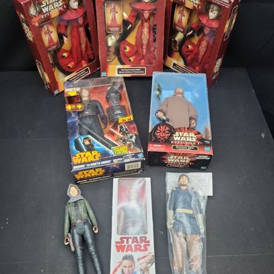 Sale Photo Thumbnail #847: I04685 | Eight Star Wars Figures Hasbro Disney