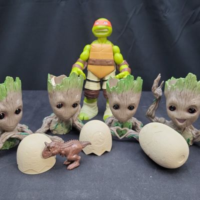 Sale Photo Thumbnail #909: I04097 | Collection of Character Action Figures