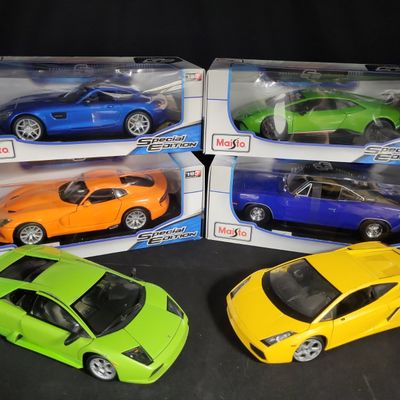 Sale Photo Thumbnail #811: I04260 | Collection of 1:18 Scale Diecast Cars