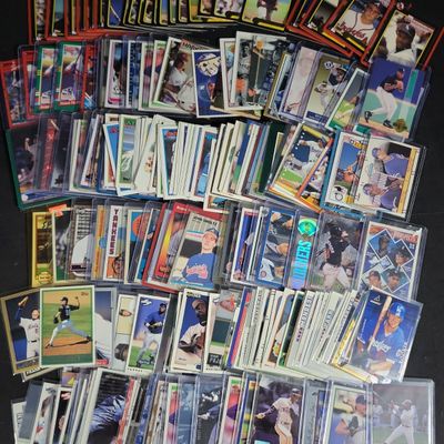 Sale Photo Thumbnail #490: I04226 | Assorted Professional Baseball Trading Cards