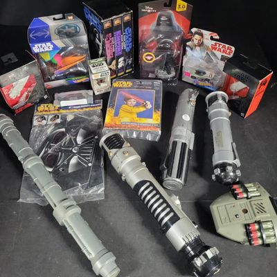 Sale Photo Thumbnail #877: I04688 | Assorted Star Wars Toys and Collectibles