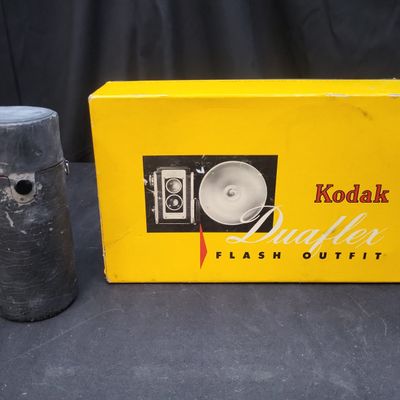 Sale Photo Thumbnail #946: I03638 | Two Vintage Photographic Items Including a Kodak Duaflex II Flash Outfit and Pentax Zoom Lens
