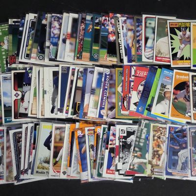 Sale Photo Thumbnail #565: I04250 | Collection of Modern MLB Trading Cards