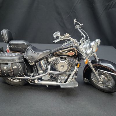 Sale Photo Thumbnail #814: I04822 | Franklin Mint Heritage Softail Motorcycle