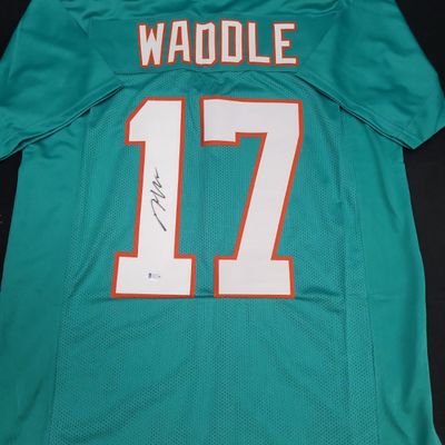 Sale Photo Thumbnail #688: I04325 | Jaylen Waddle Signed Dolphins Jersey Beckett