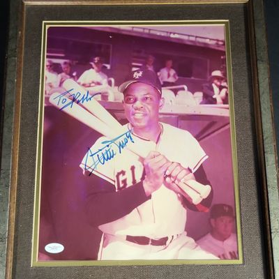 Sale Photo Thumbnail #729: I04388 | Willie Mays Signed Framed Photograph JSA