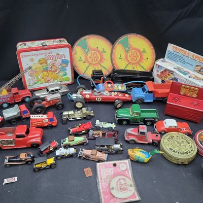 Sale Photo Thumbnail #826: I04676 | Vintage Diecast and Tin Toy Collection