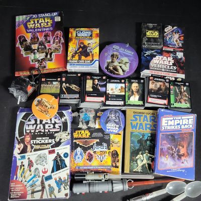 Sale Photo Thumbnail #446: I04691 | Assorted Star Wars Trading Cards and Collectibles