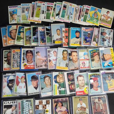 Sale Photo Thumbnail #476: I04257 | Collection of Vintage Baseball Cards