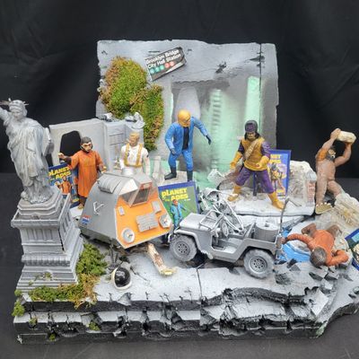 Sale Photo Thumbnail #824: I04657 | Custom Planet of the Apes Diorama Assembly