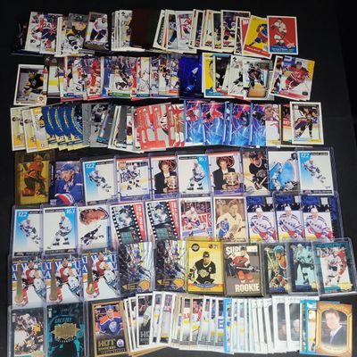 Sale Photo Thumbnail #556: I04488 | Assorted Hockey Trading Card Collection
