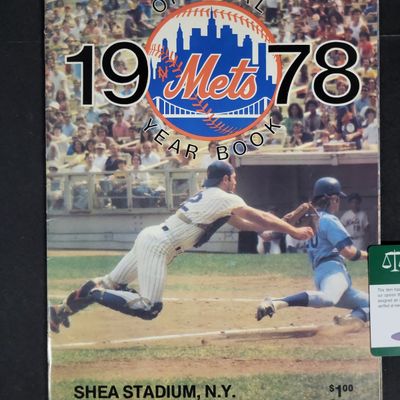Sale Photo Thumbnail #666: I04348 | Willie Mays Signed 1978 Mets Yearbook