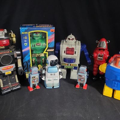Sale Photo Thumbnail #831: I04671 | Collection of Eight Vintage Toy Robots