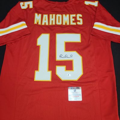 Sale Photo Thumbnail #660: I04322 | Signed Patrick Mahomes Chiefs Jersey