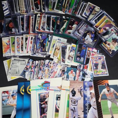 I04227 | Baseball Trading Card and Print Collection