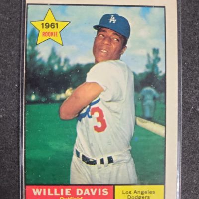 Sale Photo Thumbnail #623: I04290 | 1961 Topps Willie Davis Rookie Card