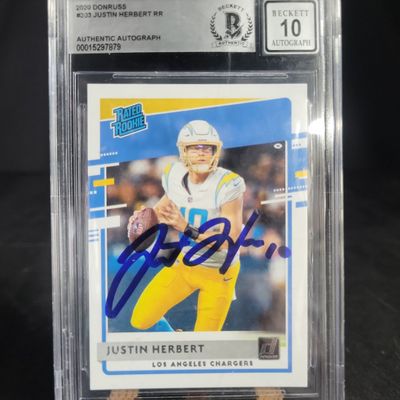 Sale Photo Thumbnail #467: I04132 | Autographed 2020 Donruss Justin Herbert Card