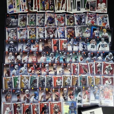 I04491 | An Assortment of Modern Football Cards