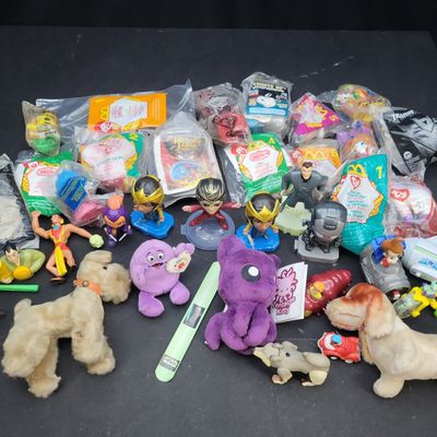 Sale Photo Thumbnail #890: I04677 | Collection of Promotional Fast Food Toys