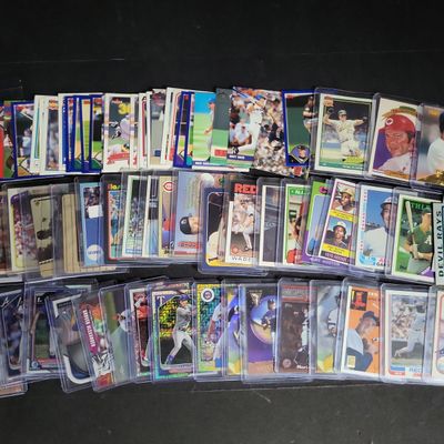 Sale Photo Thumbnail #492: I04258 | Assorted Vintage and Modern Baseball Cards