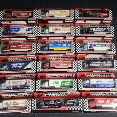 Sale Photo Thumbnail #825: I04748 | Matchbox Super Star Transporter Collection