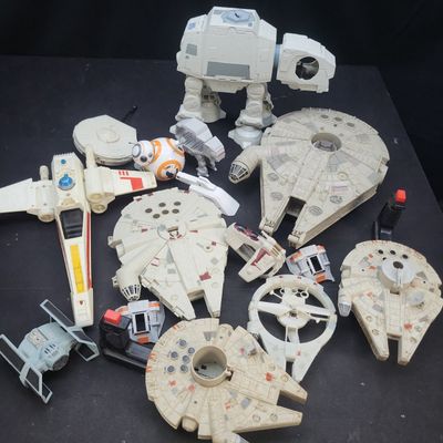 Sale Photo Thumbnail #876: I04684 | A Group of Star Wars Vehicles