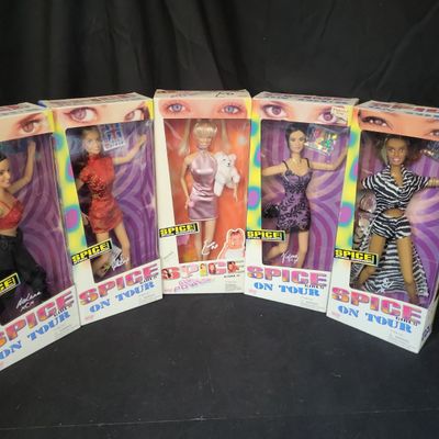 Sale Photo Thumbnail #834: I03503 | A Set of Five Galoob Spice Girls Fashion Dolls in Original Packaging