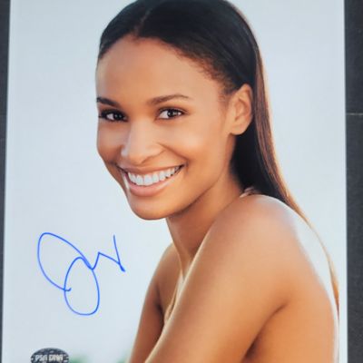 Sale Photo Thumbnail #95: I04417 | Joy Bryant Signed 8x10 Photograph