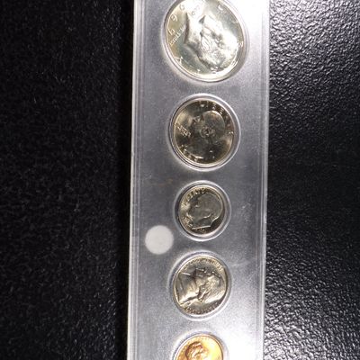 1969 YEAR COIN SET WITH SILVER KENNEDY HALF DOLLAR