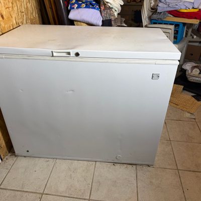 Sale Photo Thumbnail #38: Kenmore 9 Cubic Foot Chest Freezer