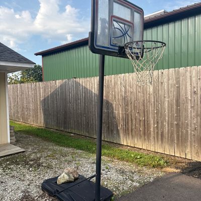 Sale Photo Thumbnail #20: Lifetime Portable Adjustable Basketball Hoop System
