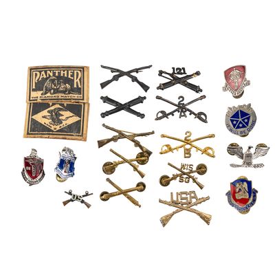 Sale Photo Thumbnail #211: Unit (DUI) Crossed Insignia Pilots Wings Matchbox